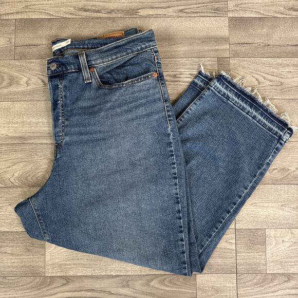 Levi's High Rise Frayed Hem Wedgie Straight Jeans Medium Wash sz 18W - Picture 1 of 9